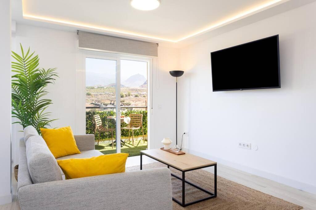 Apartment Sunny Island Arona Cho